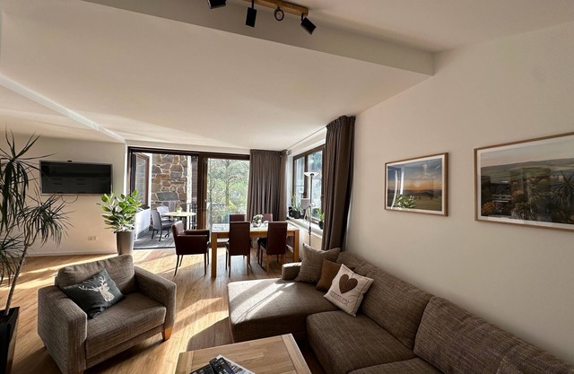 Apartment 'Zum Wilzenberg' with Mountain View, Balcony and Wi-Fi