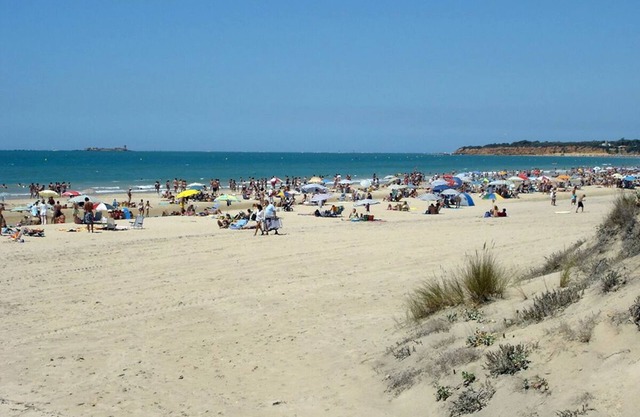 Apartment with excellent views of swimming pools and gardens near La Barrosa