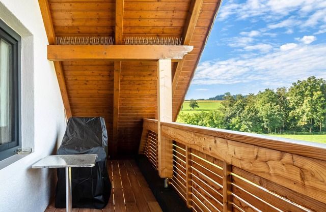 Apartment 'Fernsicht' with Shared Garden, Balcony and Wi-Fi