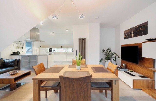 Apartment 'Savoir-vivre' with Balcony, Wi-Fi and Air Conditioning