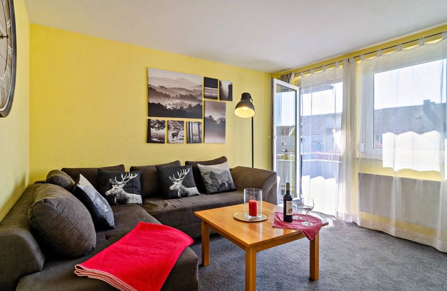 Apartment 'Mit 66qm' with Shared Garden, Balcony and Wi-Fi