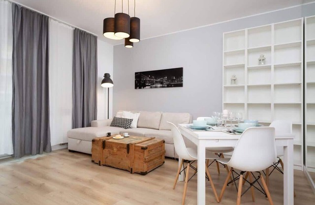 Apartment Żoliborz | Parking, terrace & AC