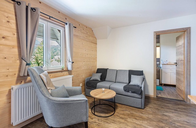 Apartment '4' with Mountain View, Balcony and Wi-Fi