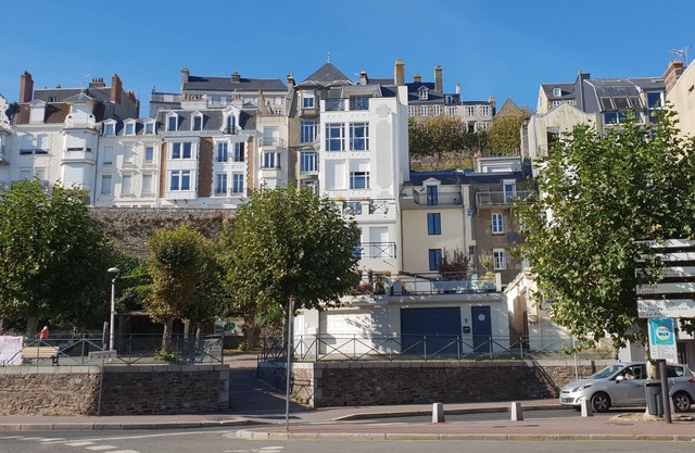 Apartment 4p, in the heart of Granville, between ports, beach, center and high city