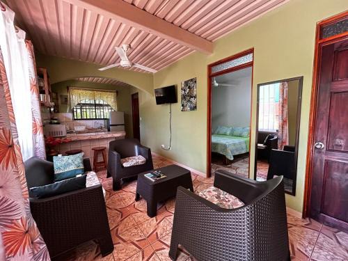 Apartment 5 -10 minutes away BY CAR from Manuel Antonio beach!