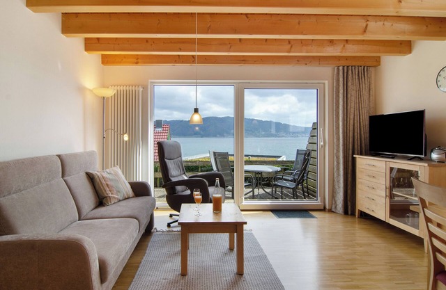 Apartment '6' with Private Terrace, Shared Garden and Wi-Fi