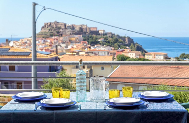 Apartment 'Ad Occhi Aperti' with Sea View, Wi-Fi and Air Conditioning