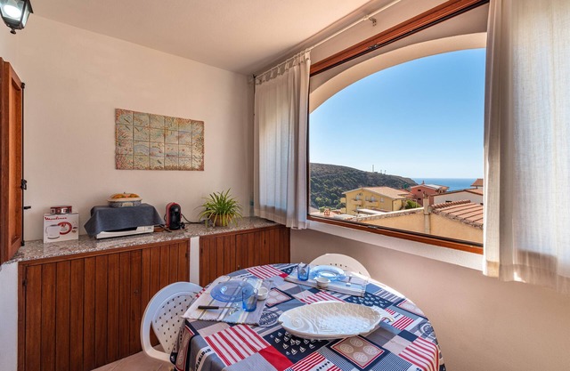 Apartment 'Adriana's House' with Sea View, Private Terrace and Air Conditioning