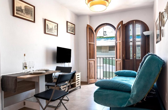 Apartment 'Alameda De Hercules Sevilla' with Balcony, Wi-Fi and Air Conditioning