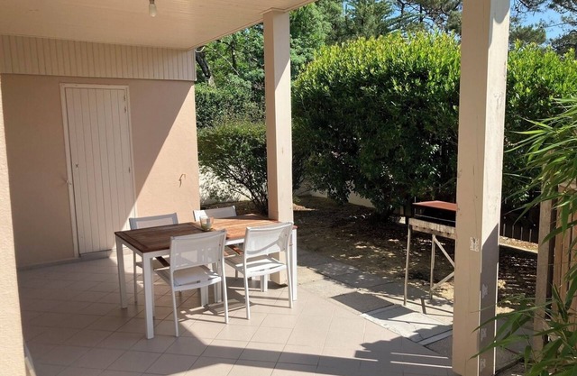 Apartment 'Appartement Jardin Ref2133' with Private Terrace and Private Garden