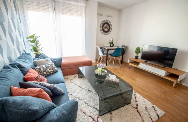 Apartment 'Appartement Chic Avec Parking Paris' with Wi-Fi