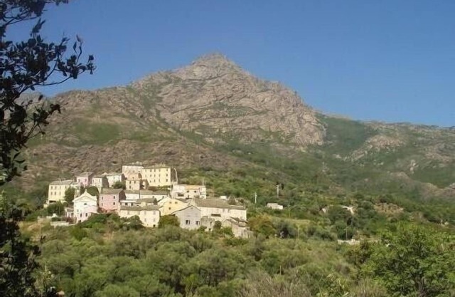Apartment at Corsican Cap, in a village, 1 mile away from the sea