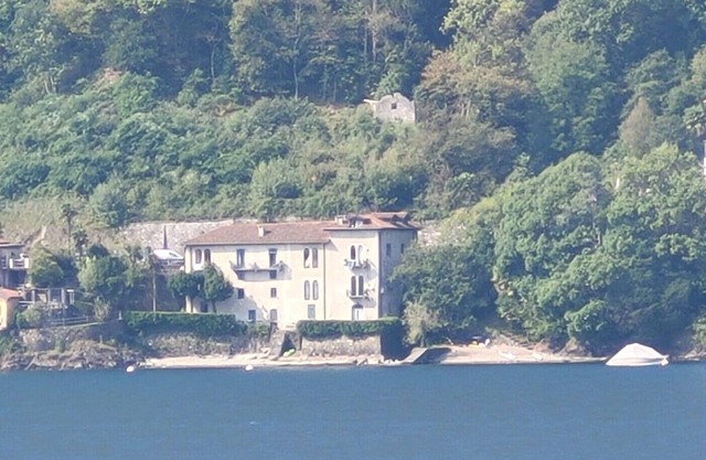 Apartment at Molinett, the old mill, whose millstones are still on the beach