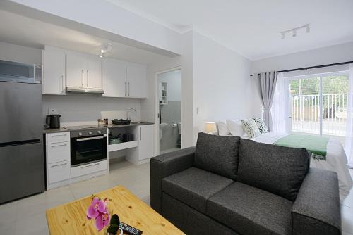 Apartment-Bachelor-Leetch Views