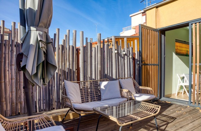 Apartment 'Beau F1 Centre-ville' with Private Terrace, Wi-Fi and Air Conditioning