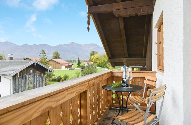 Apartment 'Bergfex Alte Gendarmerie Übersee' with Mountain View, Shared Garden and Wi-Fi