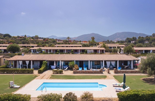 Apartment 'Casa Dalby' with Shared Pool, Private Terrace and Air Conditioning