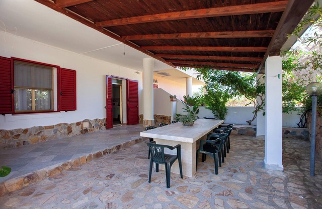 Apartment Casa delle Mimose near the beach with A/C, Wi-Fi, Garden, Terrace & BBQ