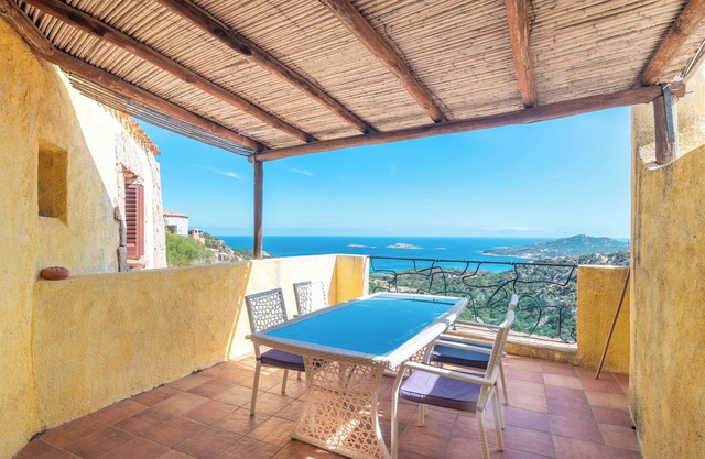 Apartment 'Casa Esmeralda' with Sea View and Private Terrace
