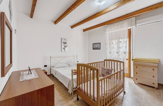 Apartment 'Casa Rustica' with Private Terrace, Wi-Fi and Air Conditioning