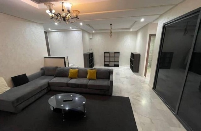 Apartment Champs de Cours