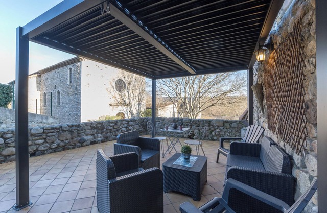 Apartment 'Cocoon - Bord Ardèche' with Private Terrace and Wi-Fi