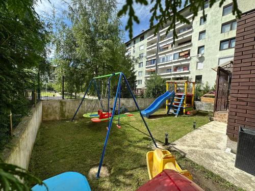 Apartment Dedić with Garden