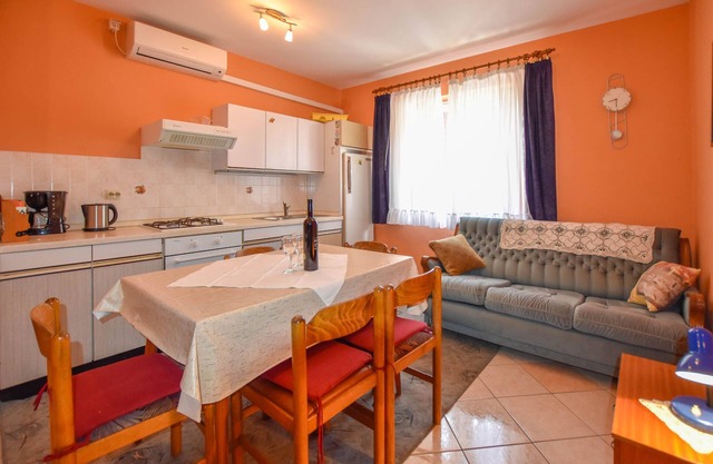 Apartment Desa (22051-A2) - Biograd