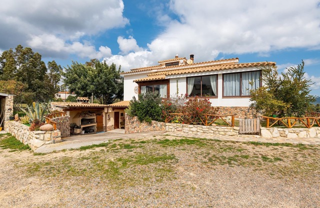 Apartment "Domus Blanca Ivan" with Wi-Fi & Garden