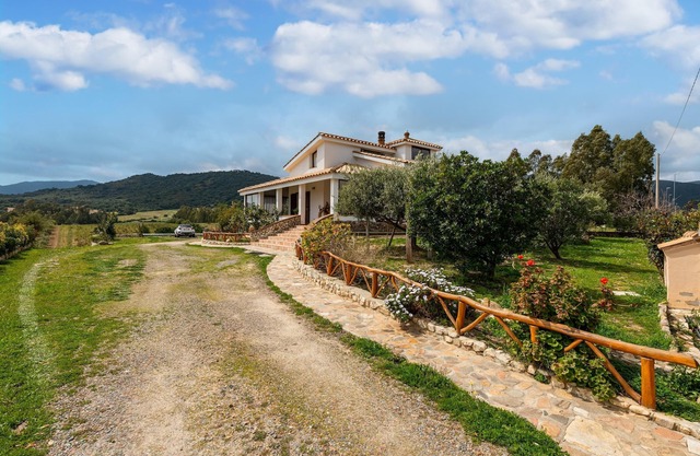 Apartment "Domus Blanca Max" with Wi-Fi & Garden