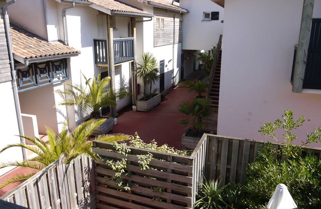 Apartment duplex with a large patio- Cap ferret- centre of the village