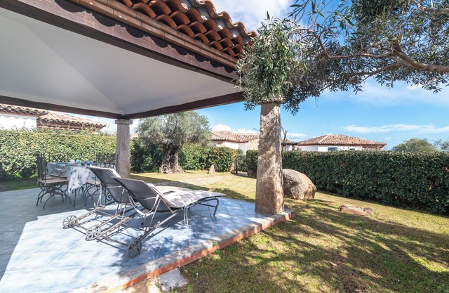 Apartment 'Elegante Villetta Al Mare Agrustos' with Private Terrace, Garden and Air Conditioning