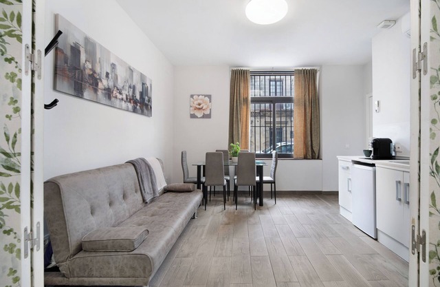 Apartment 'Centro Jerezano 2' with Wi-Fi and Air Conditioning