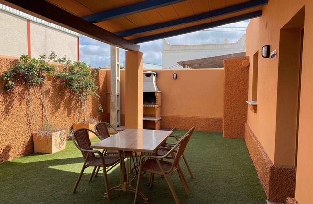 Apartment for 4 people with private garden and barbecue near the beach