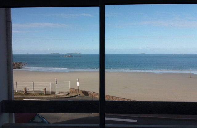 APARTMENT FEET IN THE WATER SEA 15 METERS WIFI PANORAMIC VIEW