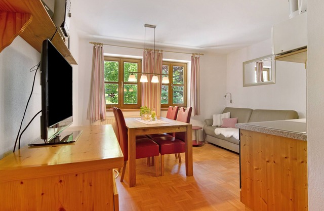 Apartment 'Ferienwohnung 2' with Shared Garden and Wi-Fi