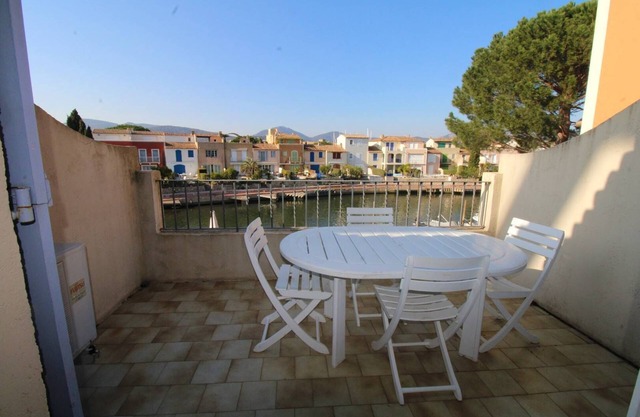 Apartment for 4 people in a residence with a pool in Port Cogolin