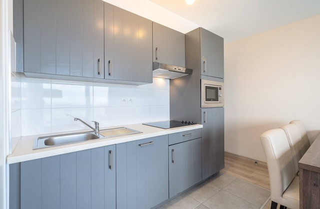 Apartment for 6 people with balcony and sea view