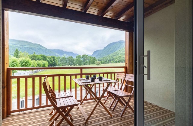 Apartment for 4 near Génos Lake