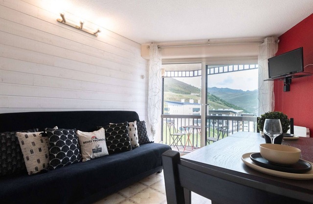 Apartment for 6 near ski slopes with balcony, pets allowed in Saint-Lary-Soulan