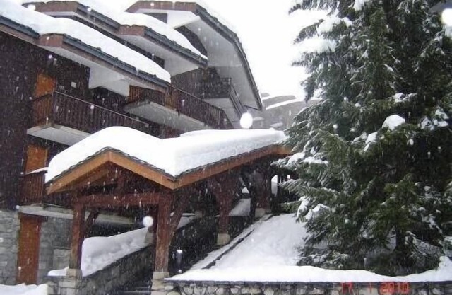 Apartment in a house chalet in Valmorel Planchamp hamlet on skis