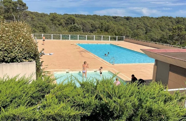 Apartment 'Appart 1 Chambre, Calme' with Shared Pool, Wi-Fi and Air Conditioning
