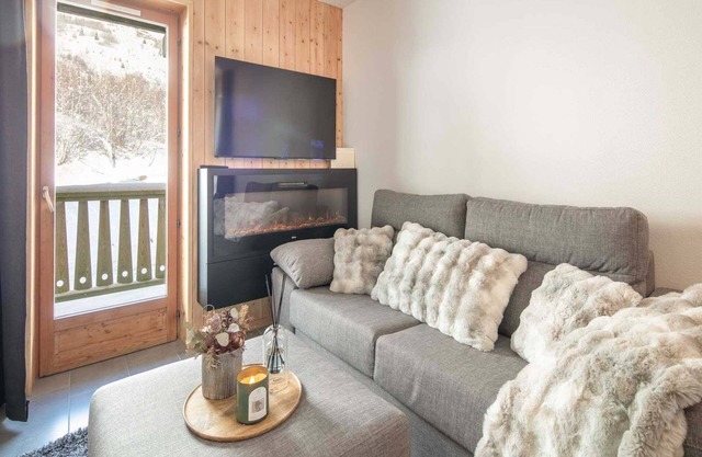 Apartment in Saint-Sorlin with Mountain Views