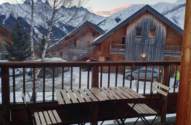 Apartment in chalet close to ski slopes and school