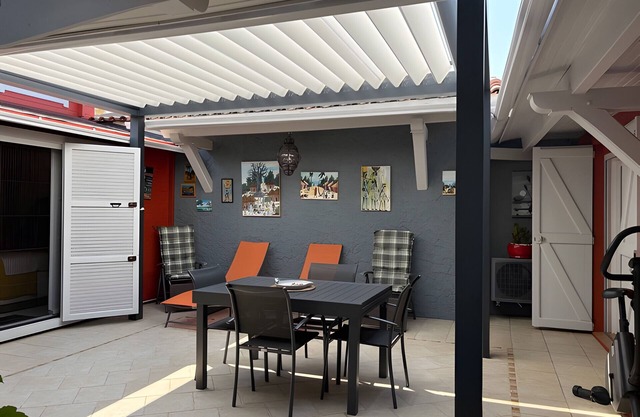 Apartment 'Autour D'un Patio, Proche Mer' with Private Terrace, Wi-Fi and Air Conditioning
