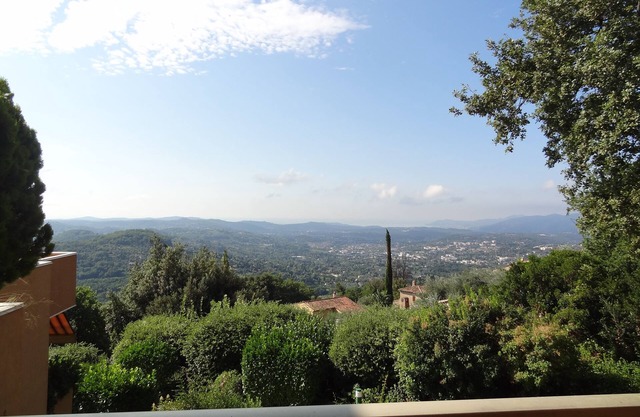Apartment Grasse (30 'Cannes and Nice), sea view, swimming pool, wifi