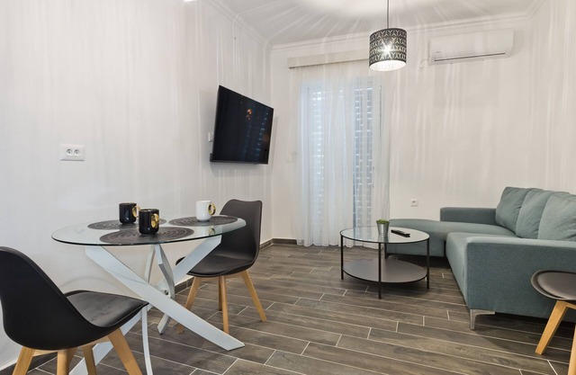 Apartment 'Helios 1' with Sea View, Wi-Fi and Air Conditioning