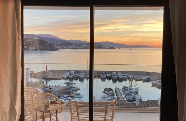 Apartment 'Icon Marina B' with Sea View, Wi-Fi and Air Conditioning
