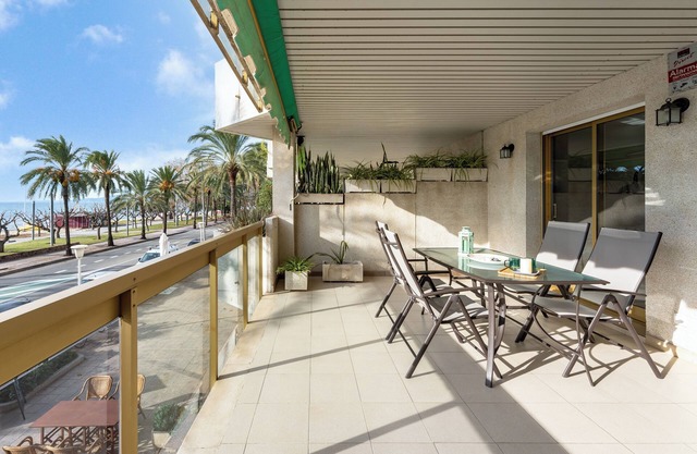 Apartment in front of the Beach