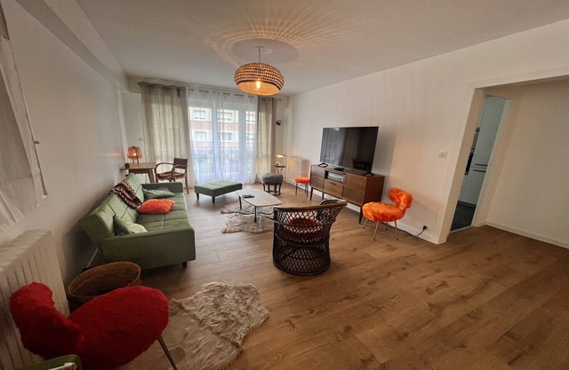 Apartment in Le Mans with Retro-Chic Style